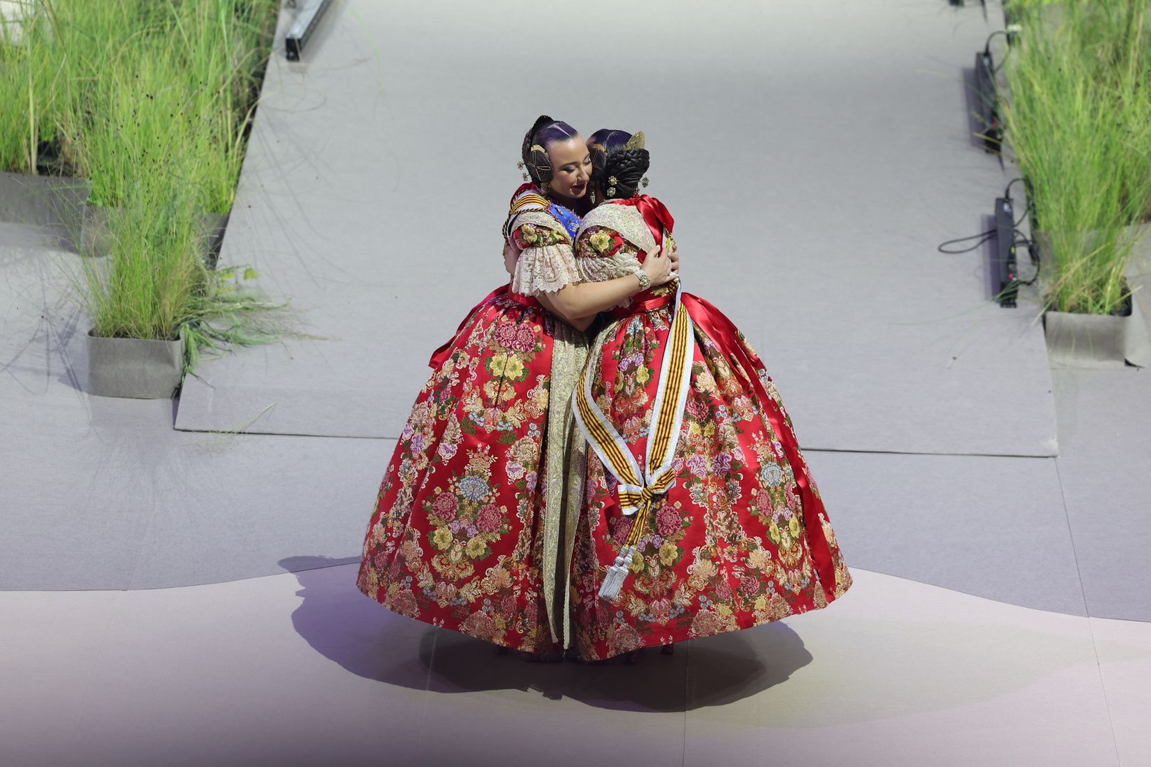 Berta Peiró y Lucía García dicen adiós a su año como falleras mayores de València 2025