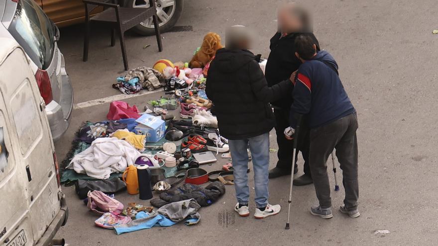 Un sorprendente mercadillo ilegal en Colonia Requena