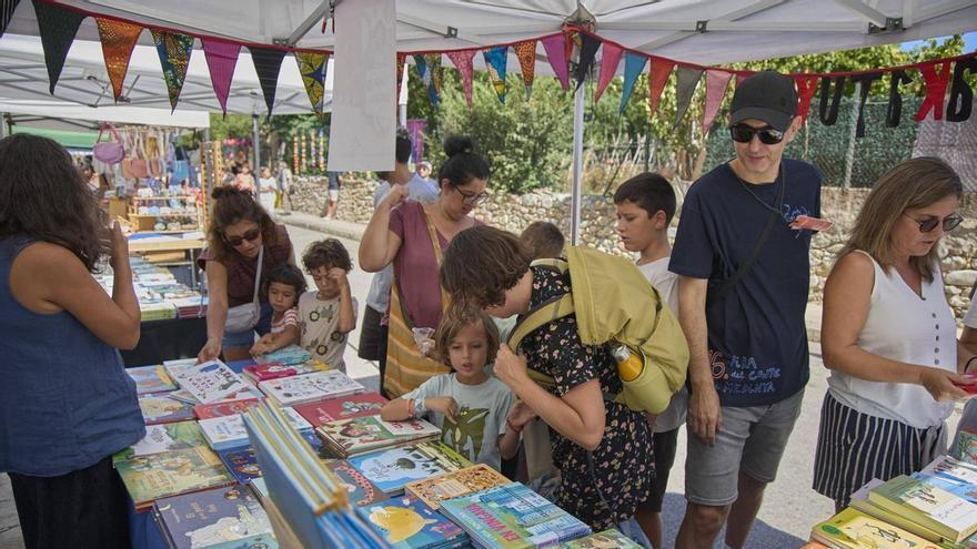 Medinyà omple els carrers amb una nova edició de la Fira del Conte
