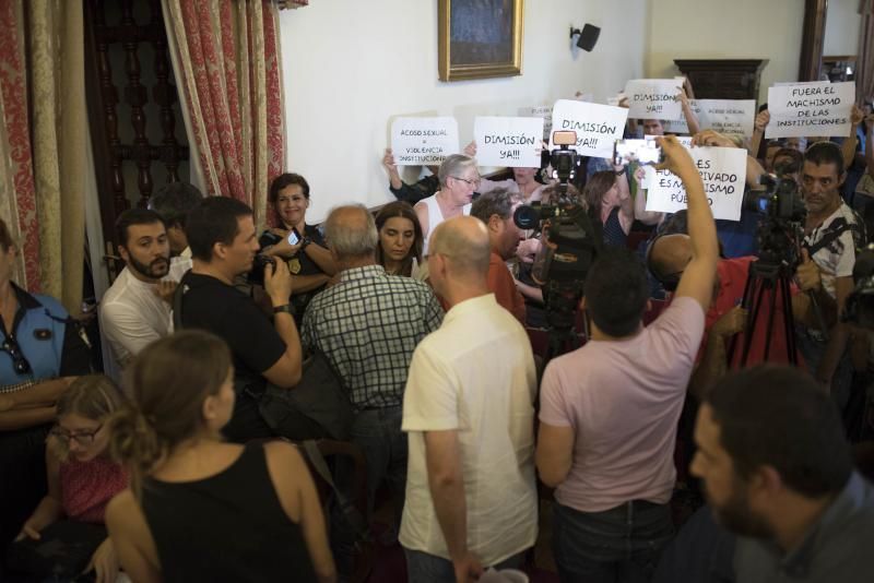 Junta de portavoces de La Laguna contra Zebenzuí González