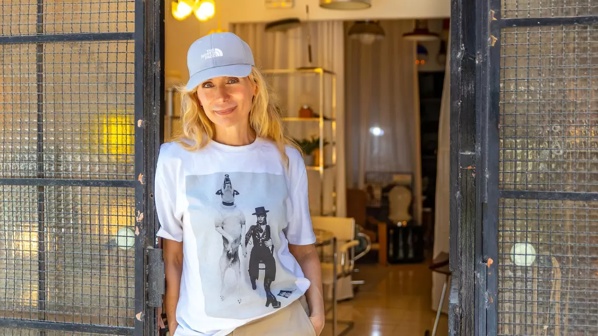 El almacén secreto de Mayka, la vecina de Madrid que reina en Wallapop vendiendo muebles 'vintage': "No tengo un don, solo buen ojo"
