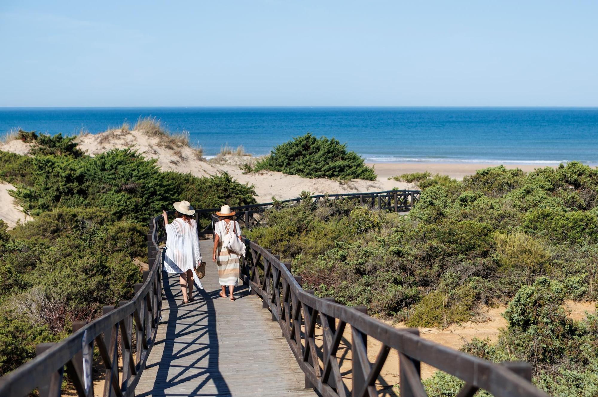 Los hoteles de La Barrosa suelen contar con acceso directo a la playa