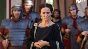 Aitana Sánchez-Gijón interpreta a la senadora Julia Mesa en las escenas dramatizadas de ’El corazón del Imperio’. 
