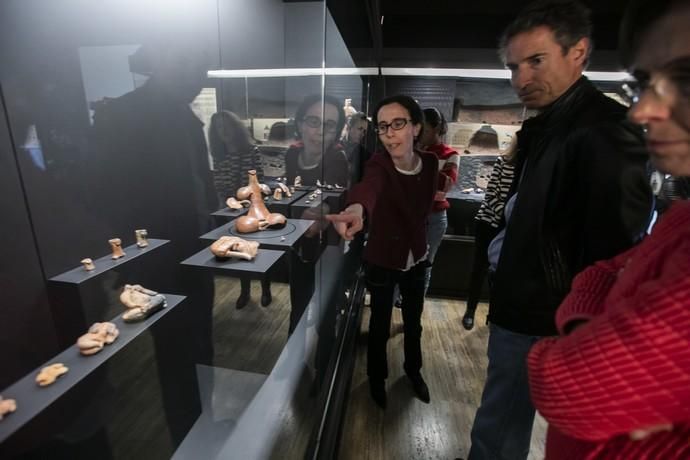 05.03.20. Las Palmas de Gran Canaria. 8M. Modelando identidades, en torno a las figuras de barro de los antiguos canarios. Museo Canario. Foto: Quique Curbelo  | 05/03/2020 | Fotógrafo: Quique Curbelo