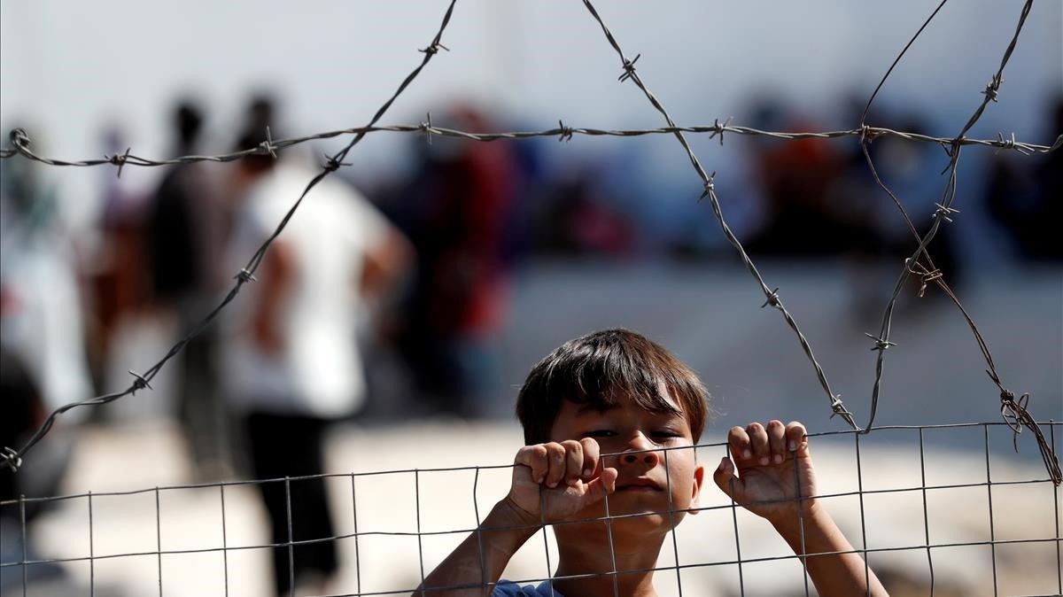 zentauroepp55066843 a child is seen at the new temporary camp for migrants and r200923185553