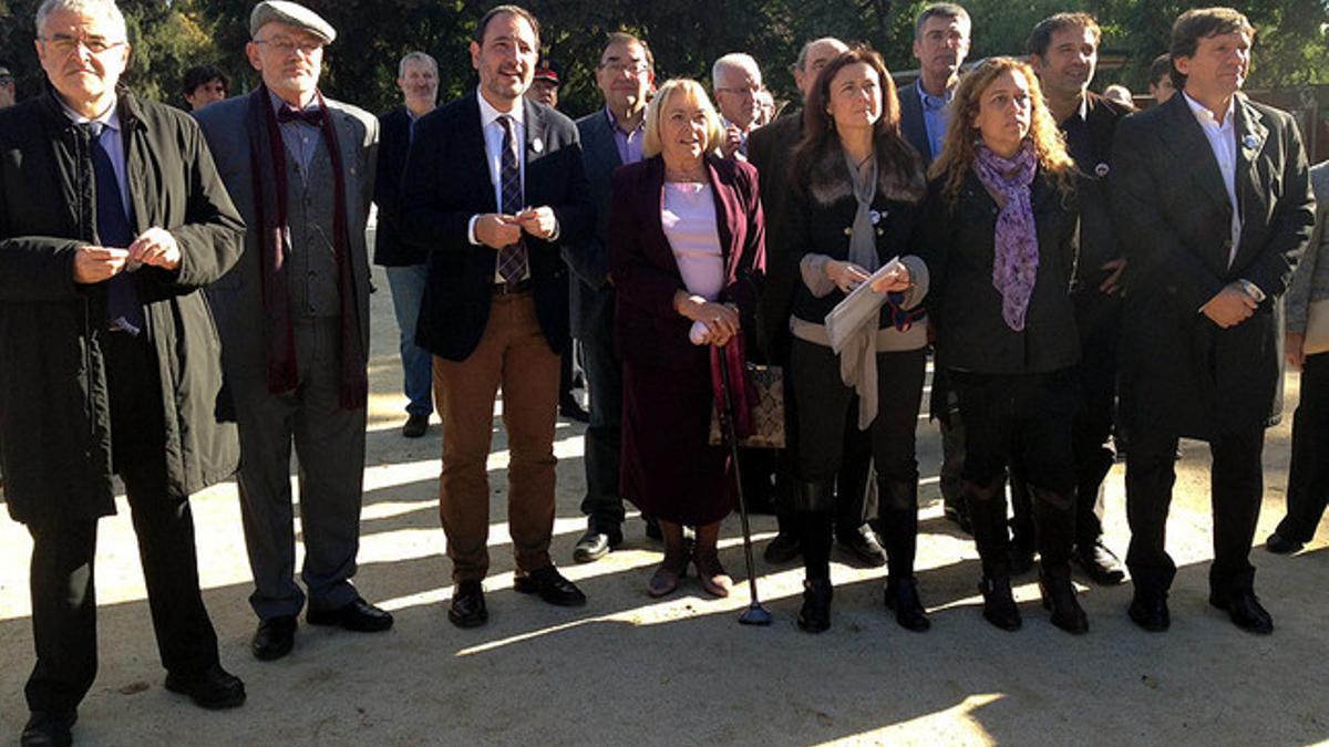 Ramon Espadaler (centro), este domingo en el acto de conmemoración del Día Mundial de las Víctimas de Tráfico, en el parque de la Ciutadella de Barcelona.