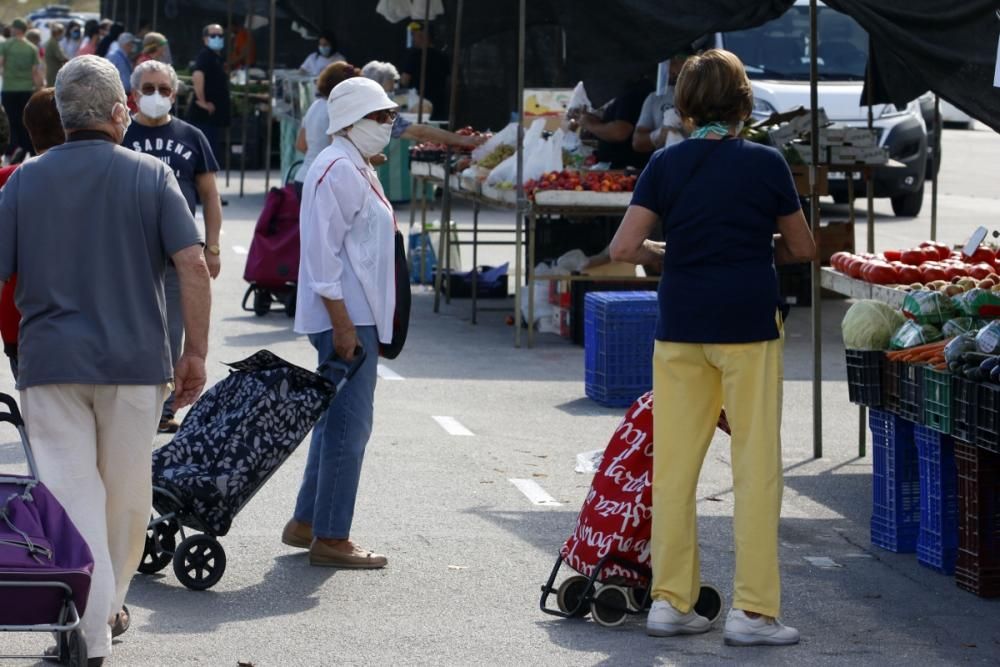 El mercadillo de Huelin vuelve a abrir tras entrar Málaga en la Fase 1.