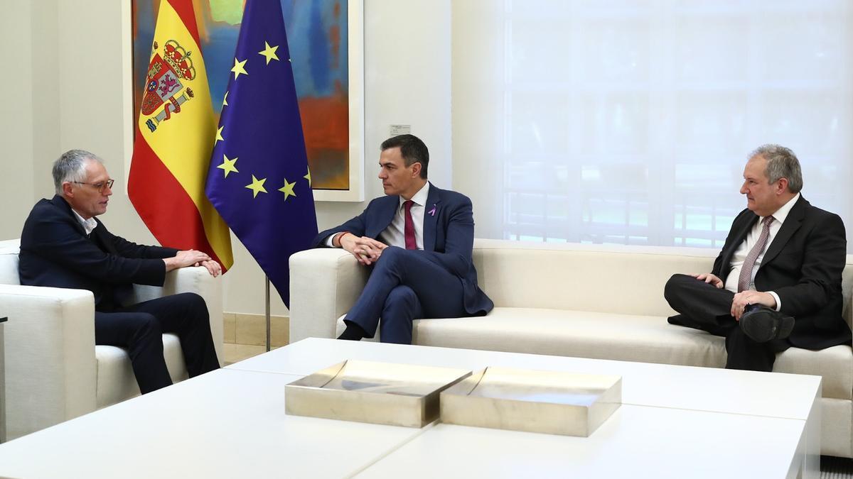 Reunión entre Tavares y Sánchez.
