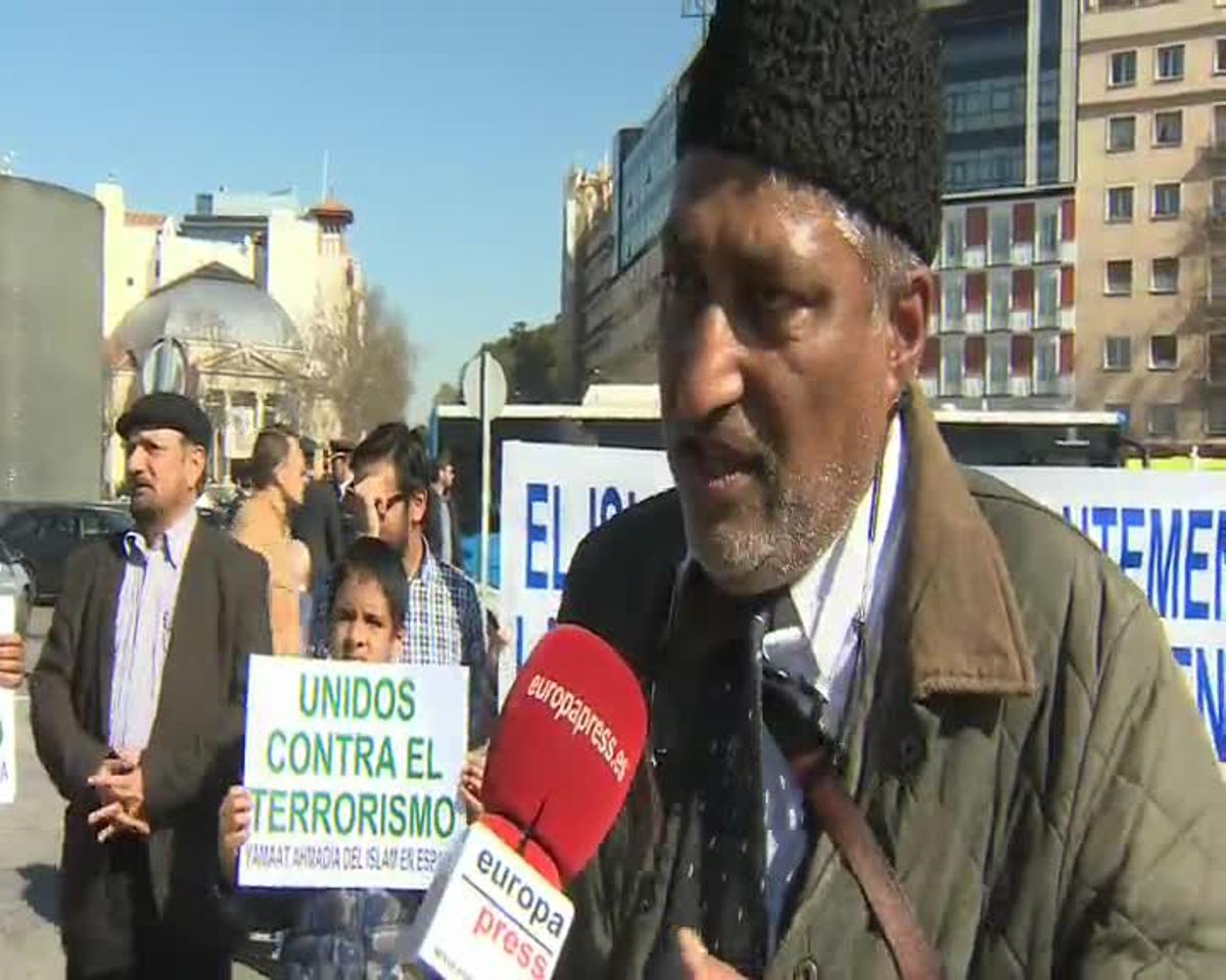 El portavoz de la Comunidad Hasmadia en España, Kamar Fazal, que ha asistido al homenaje a las víctimas del 11M en Atocha por su 13º aniversario. Fazal ha insistido en que el Islam no tiene nada que ver con la violencia.