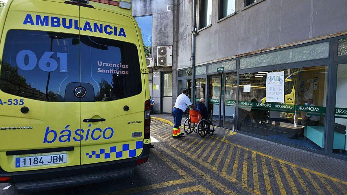 Traslado de un paciente a Urgencias del Hospital Montecelo.