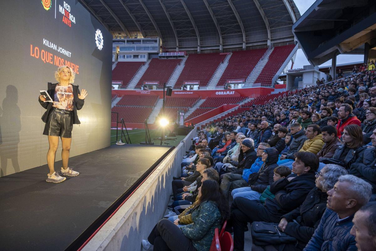 Kilian Jornet reúne a más de 2.000 personas en Son Moix