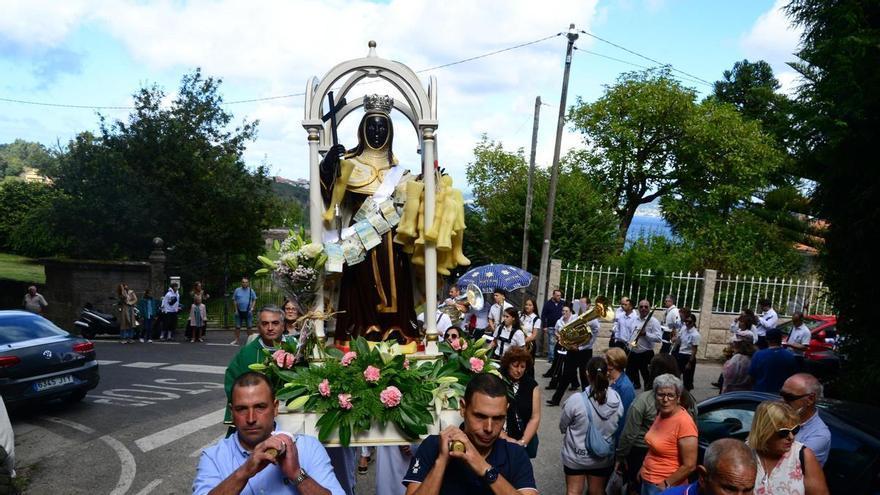 La «Virgen negra» de Bueu busca quien le haga la fiesta