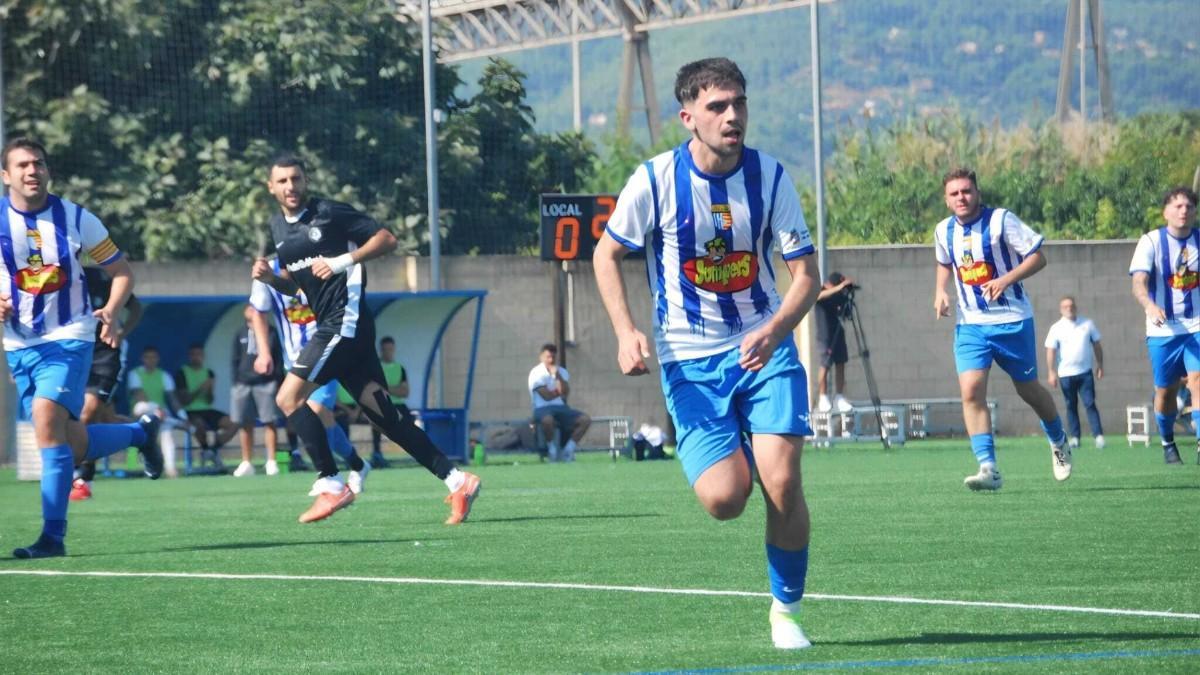 El Incresa, jugando ante Ronin FC con el patrocinio de Jumpers