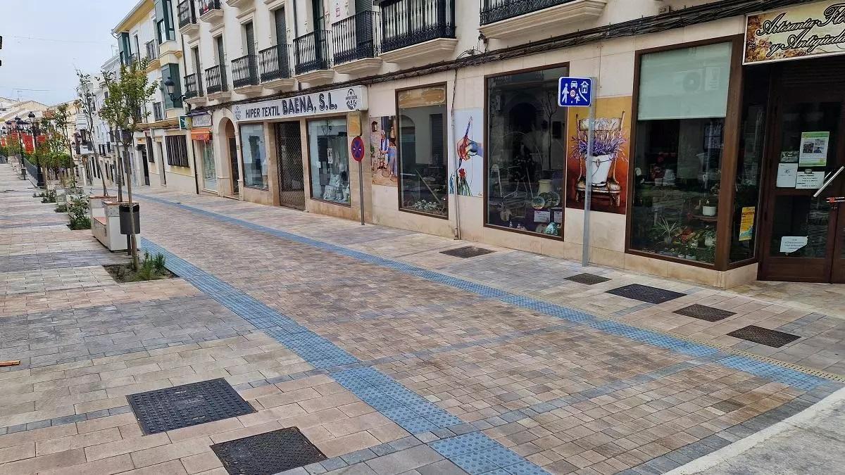 La calle Amador de los Ríos de Baena, tras su reforma.