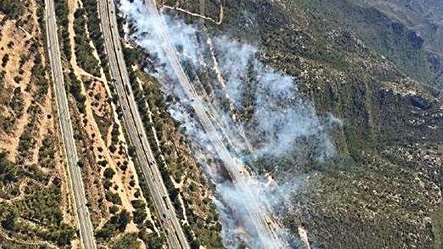 Vandellòs Un incendi obliga a tallar l&#039;AP-7