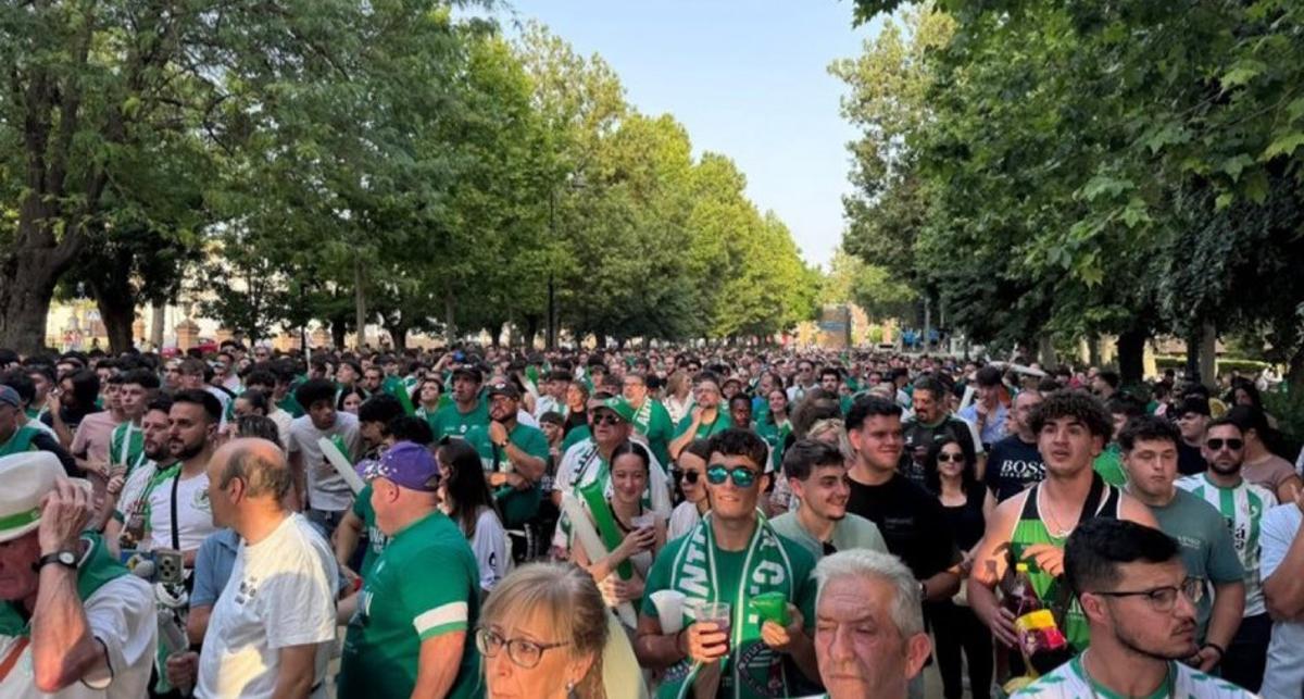 La afición blanquiverde ha vuelto a destacar por su buen comportamiento tanto en casa como en Ponferrada.