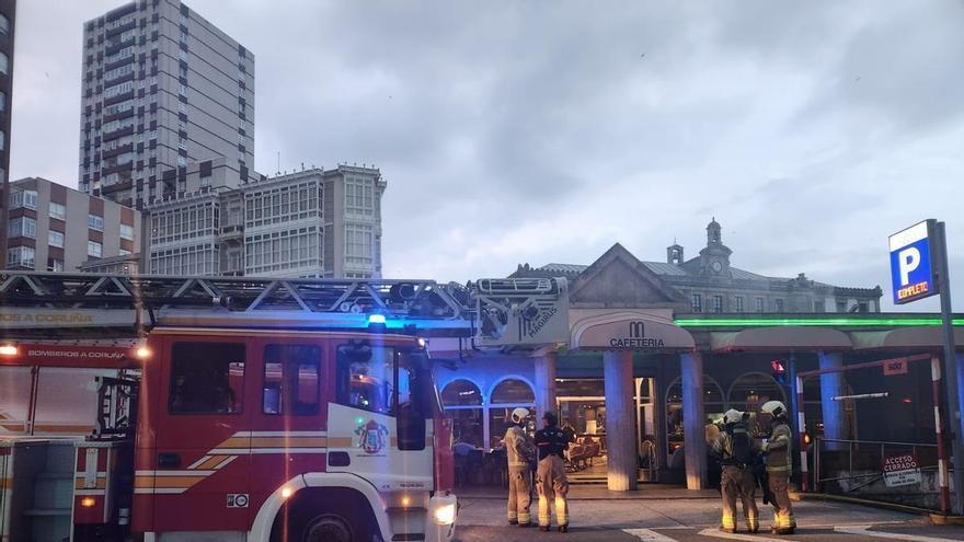 Una freidora causa un pequeño fuego en la cafetería Manhattan de A Coruña