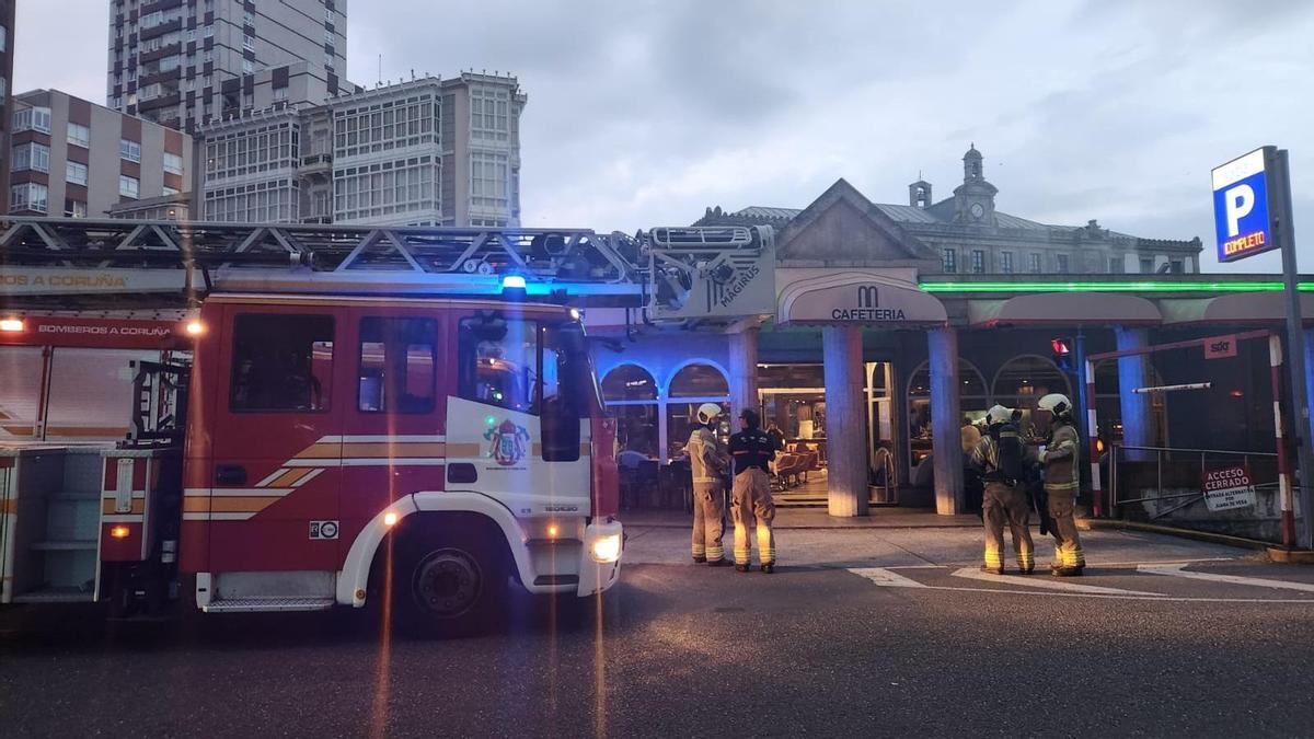 Incendio en la cafetería Manhattan de A Coruña