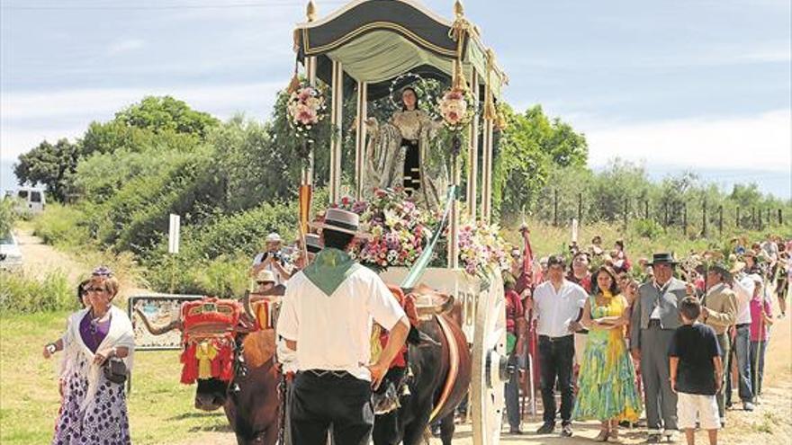 La Romería de la Virgen de las Viñas reúne a cientos de vecinos en Cañalerma