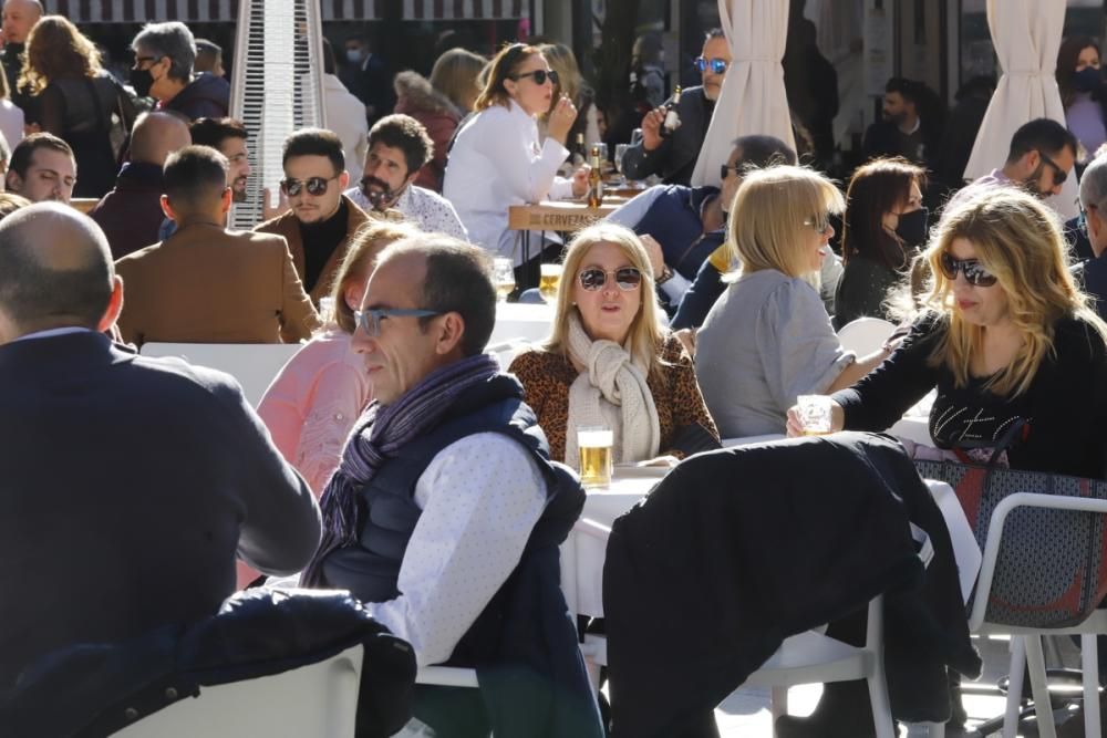 Algunos murcianos no perdonan su visita a la Plaza de las Flores para despedir el año