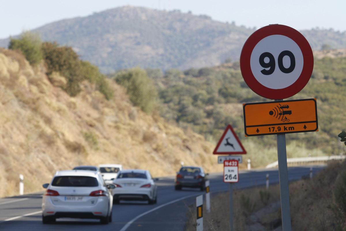 Cuidado con avisar de la presencia de un radar: la DGT avisa a los conductores sevillanos de que le puede costar 200 euros de multa