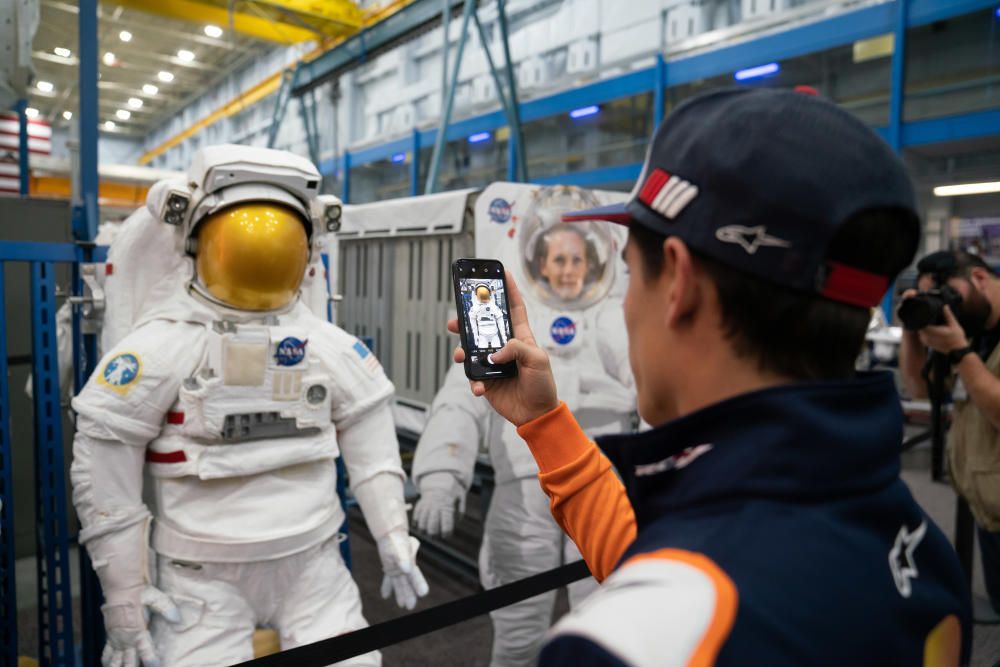 Marc Márquez y Jorge Lorenzo visitan la NASA