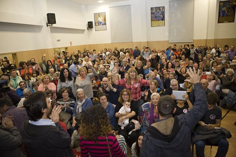 Juan Carlos Monedero y los diputados de Podemos Rafael Mayoral y Sofía Castañón, en Gijón