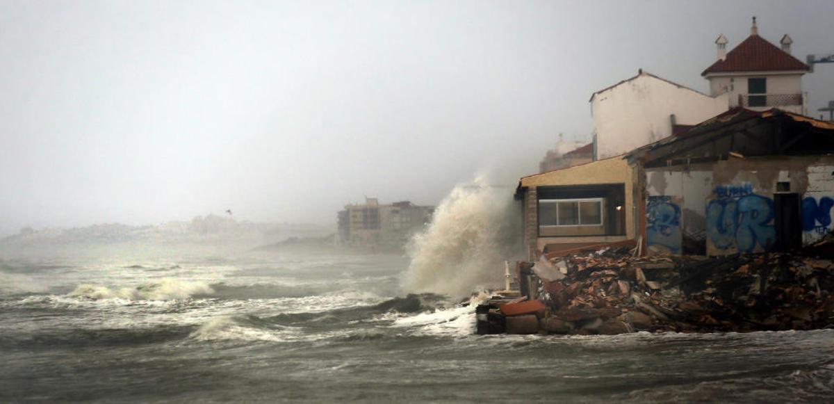 El temporal deja Guardamar del Segura sin playa