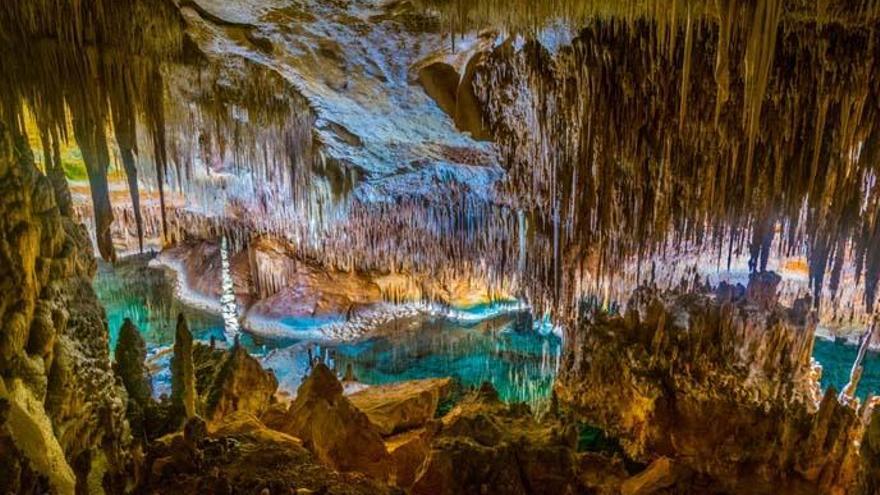Las 10 cuevas de España que no te puedes perder