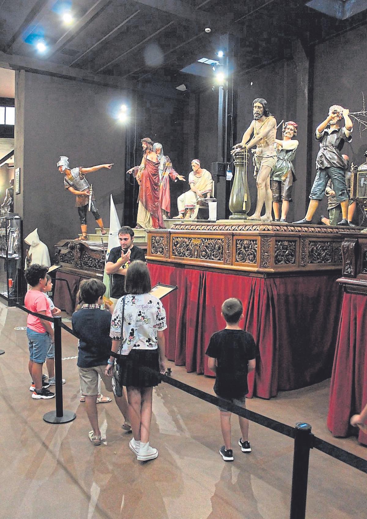 Visita infantil al Museo de Semana Santa de Zamora.