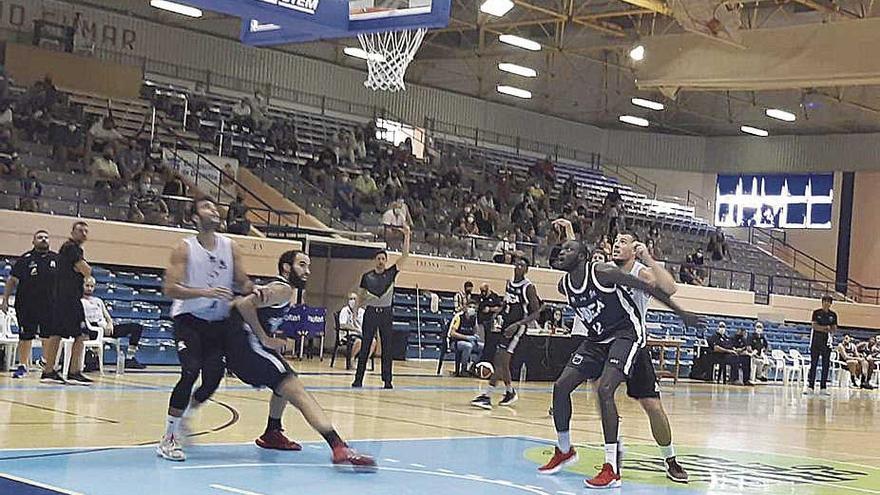 Una imagen del partido de ayer disputado contra el Algeciras.