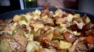 Y para Tots Sants... 'frita de porcella', la receta tradicional de Ibiza que resiste al sur de la isla