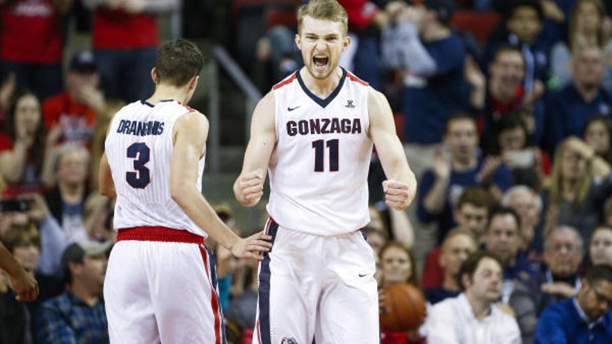 Domas Sabonis celebra una de sus canastas ante Tenneessee, en un pabellón con 16.770 aficionados.