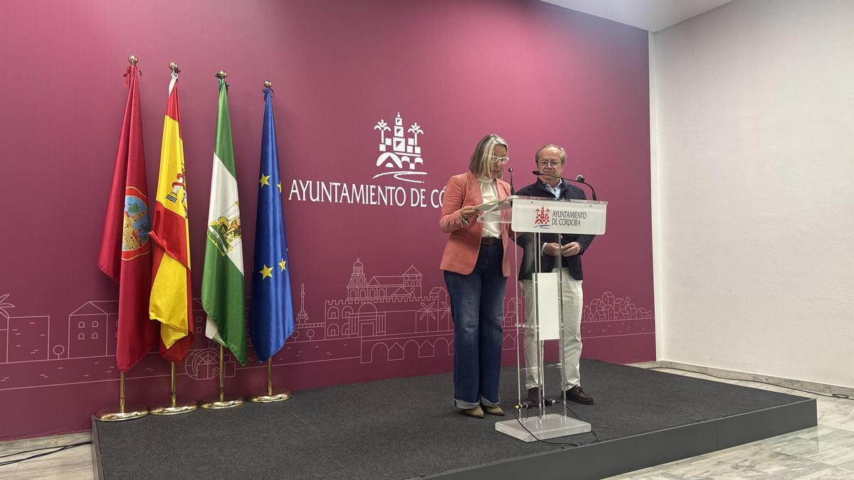 Presentación de la campaña de recogida de naranjas en la Sala de Prensa del Ayuntamiento de Córdoba
