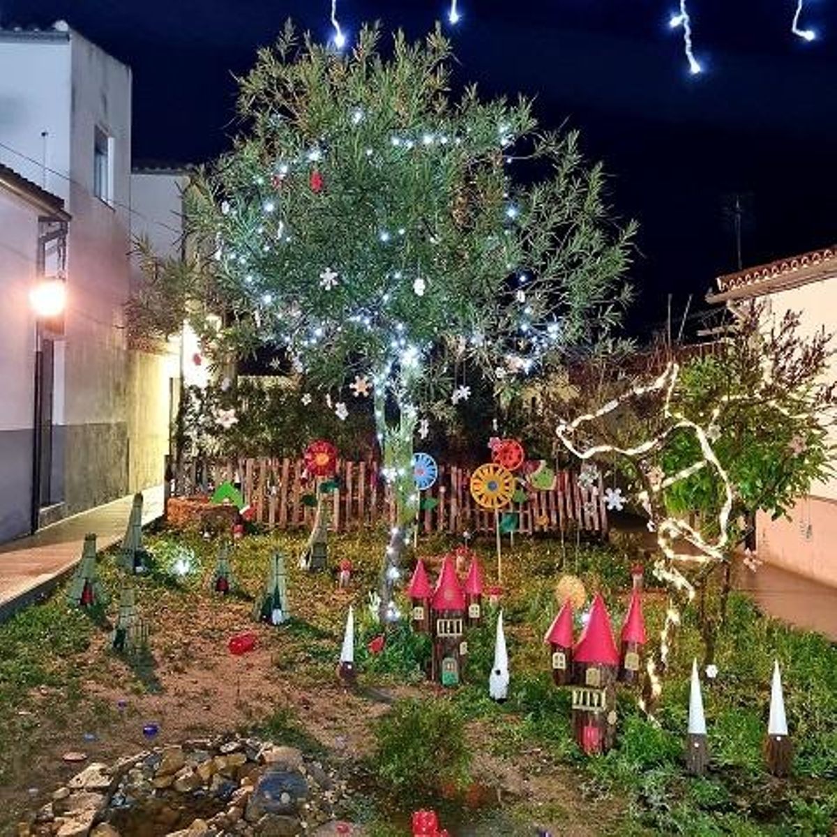 Decoración navideña de una calle de Alcaracejos