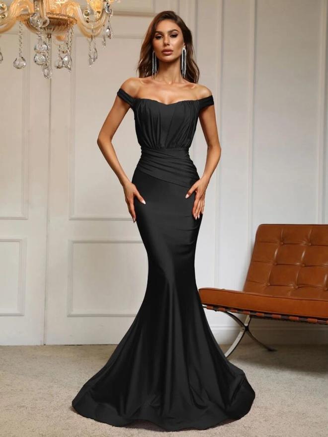 Vestido negro de SHEIN (precio: 30 euros)