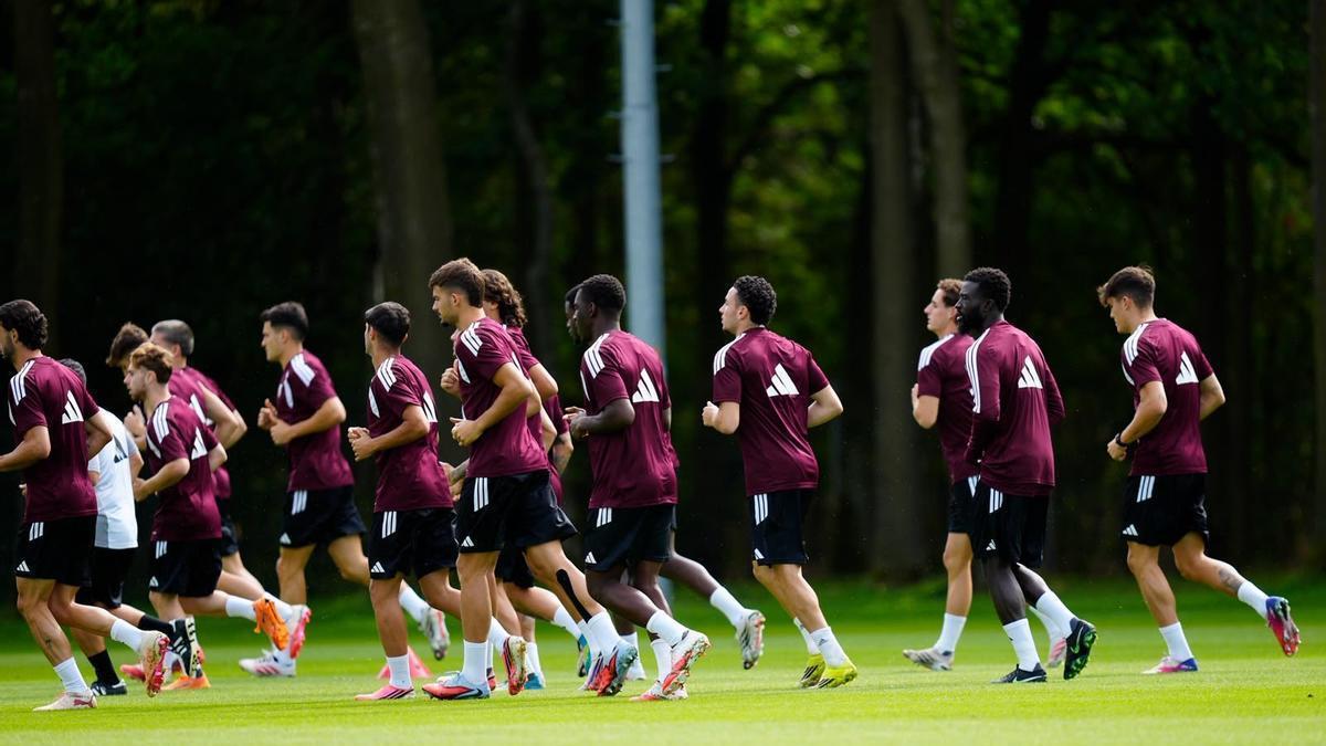 Último entrenamiento del Sevilla FC en Garderen antes del partido amistoso contra el Bayern Leverkusen