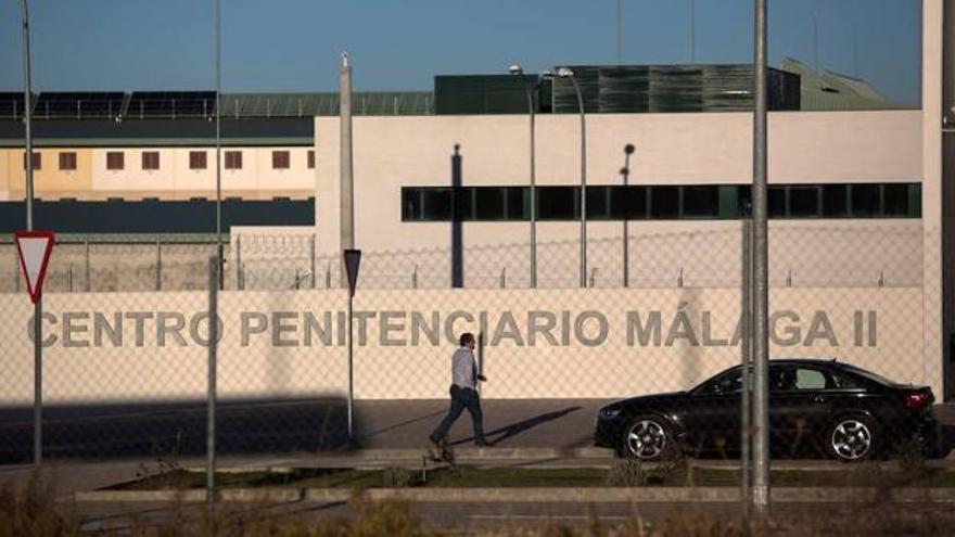 El Defensor del Pueblo visita por sorpresa la cárcel donde están los inmigrantes