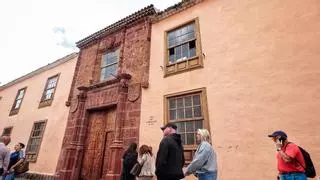 La Laguna recupera la portada de la Casa del Corregidor tras nueve años oculta bajo una lona