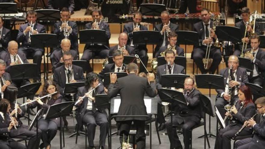 Pasacalles y un multitudinario concierto para la patrona de los músicos