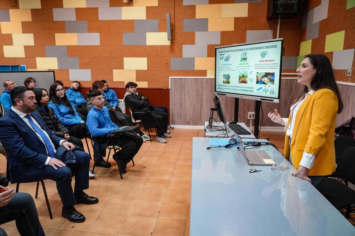 Margarita Rodríguez, durante la presentación del proyecto en el instituto.