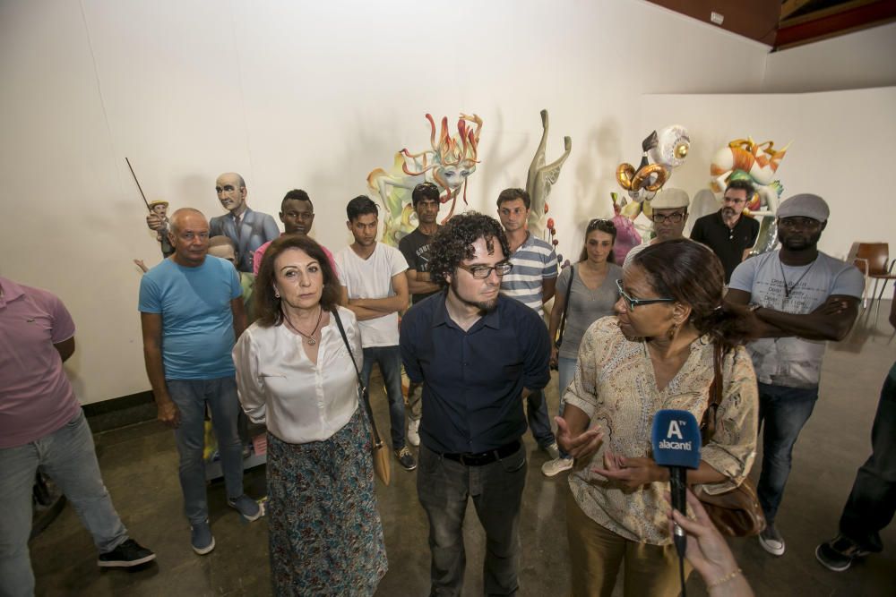 Refugiados en la exposición del Ninot