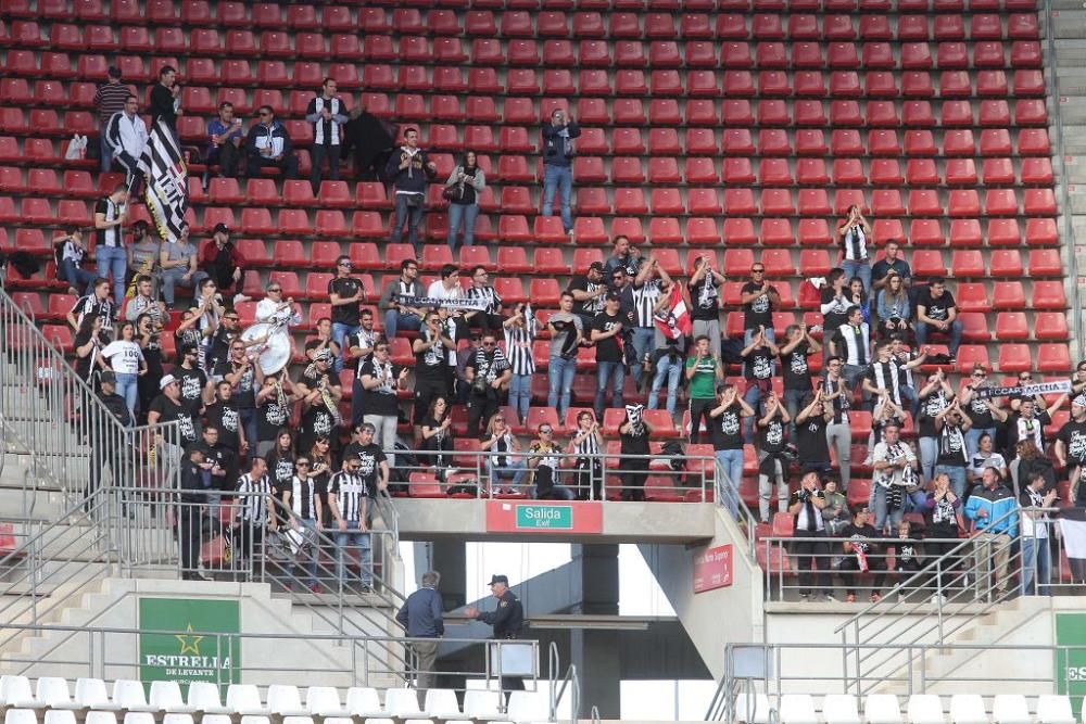 Así han vivido los aficionados del FC Cartagena el derbi