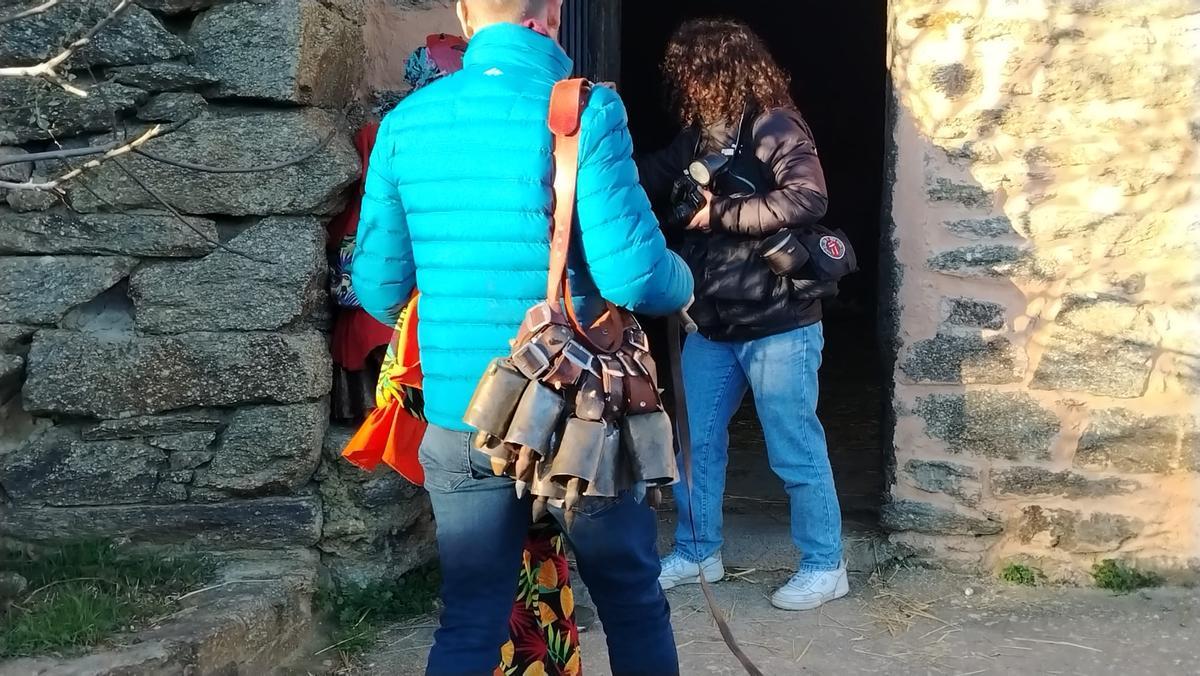 La cencerrada de Villanueva de Valrojo desafía al frío La cencerrada de Villanueva de Valrojo desafía al frío