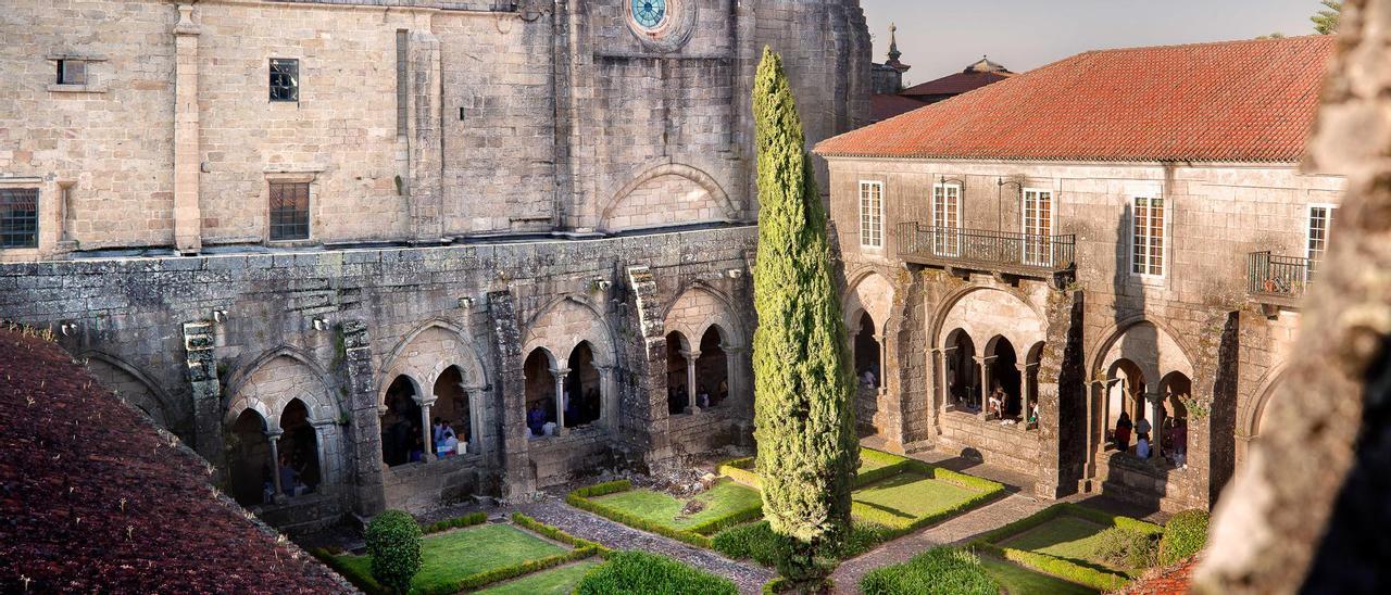 Vista del claustro de la catedral de Tui.