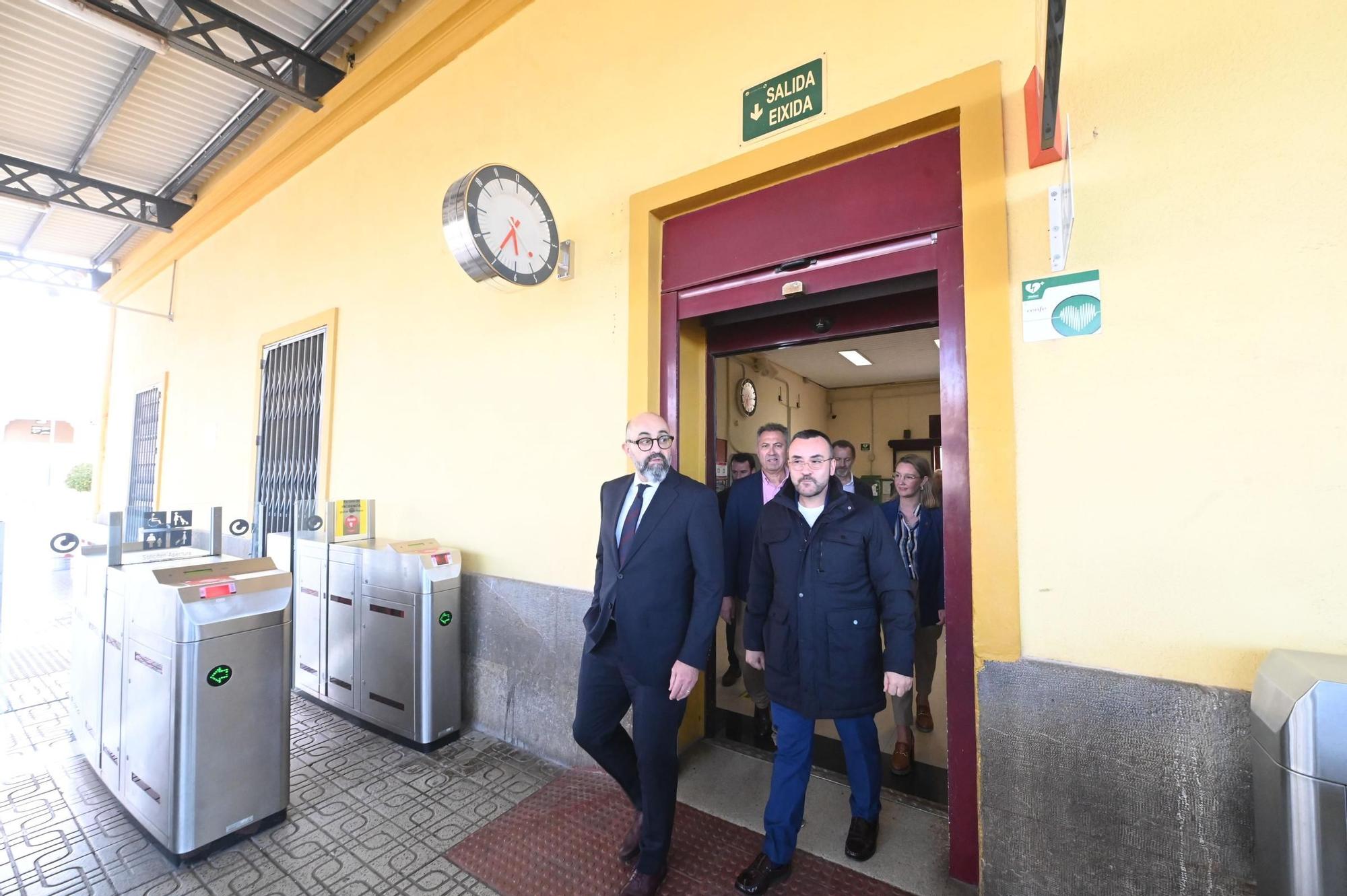 Galería: El presidente de Adif, Pedro Marco de la Peña, conoce in situ los problemas de la estación de Vila-real