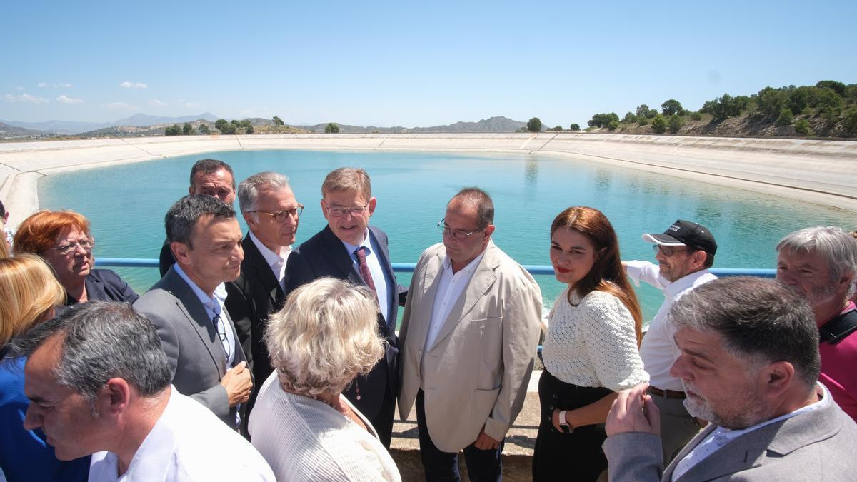 Visita del presidente de la Generalitat, Ximo Puig, y otros miembros del Consell al embalse del Rollo de Aspe.