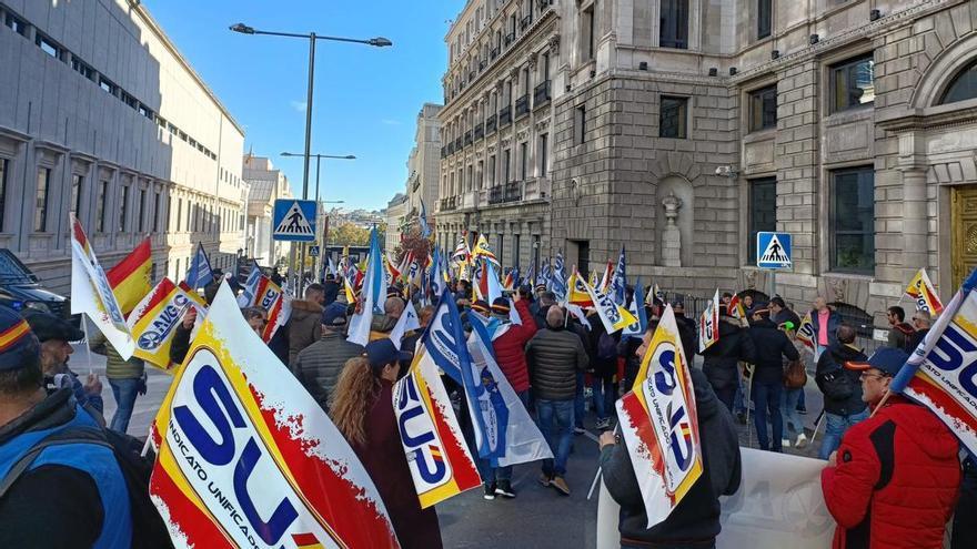 Policías y guardias civiles de Alicante reclaman en Madrid mejoras laborales