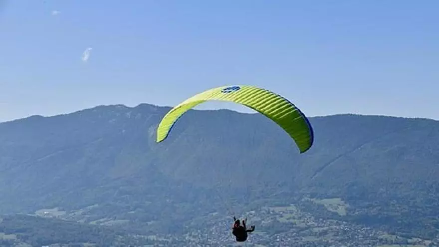 Dos fallecidos en un accidente de parapente en Guadalajara