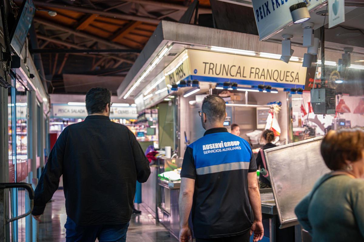 Los paradistas del mercado de Santa Caterina, al límite por un servicio de vigilancia deficiente
